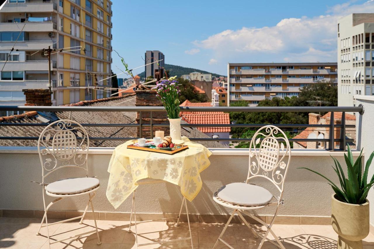 Modern & Spacious Rooftop Apartment With Natual Sunlight Спліт Екстер'єр фото